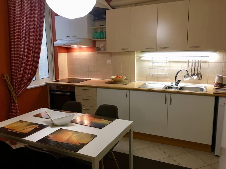 Central Spacious Apartment 70Sqm Trípoli Eksteriør bilde